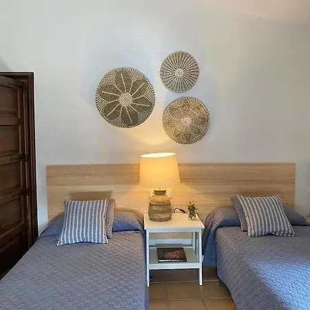 Magnifica Casa Con Una Gran Piscina Y Amplias Chalet