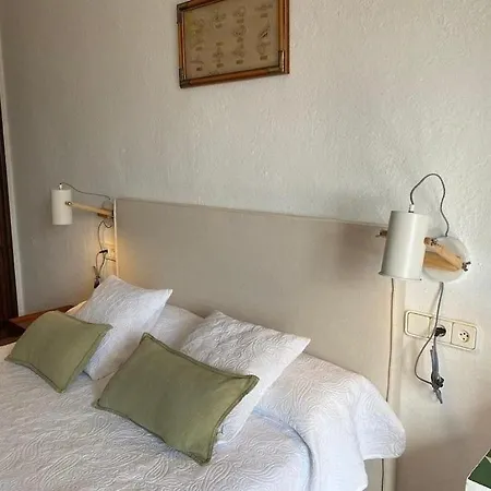 Magnifica Casa Con Una Gran Piscina Y Amplias *