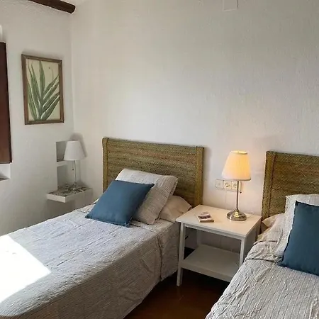 Magnifica Casa Con Una Gran Piscina Y Amplias Chalet