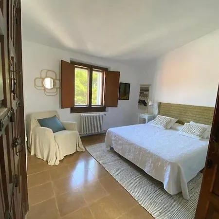 Chalet Magnifica Casa Con Una Gran Piscina Y Amplias