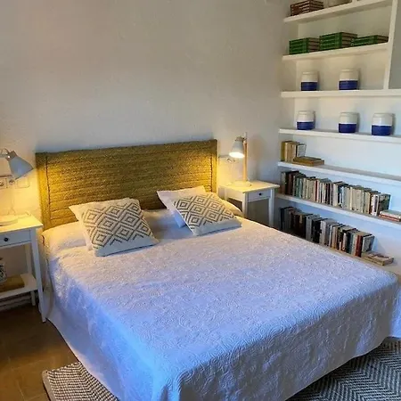 Magnifica Casa Con Una Gran Piscina Y Amplias Chalet Girona